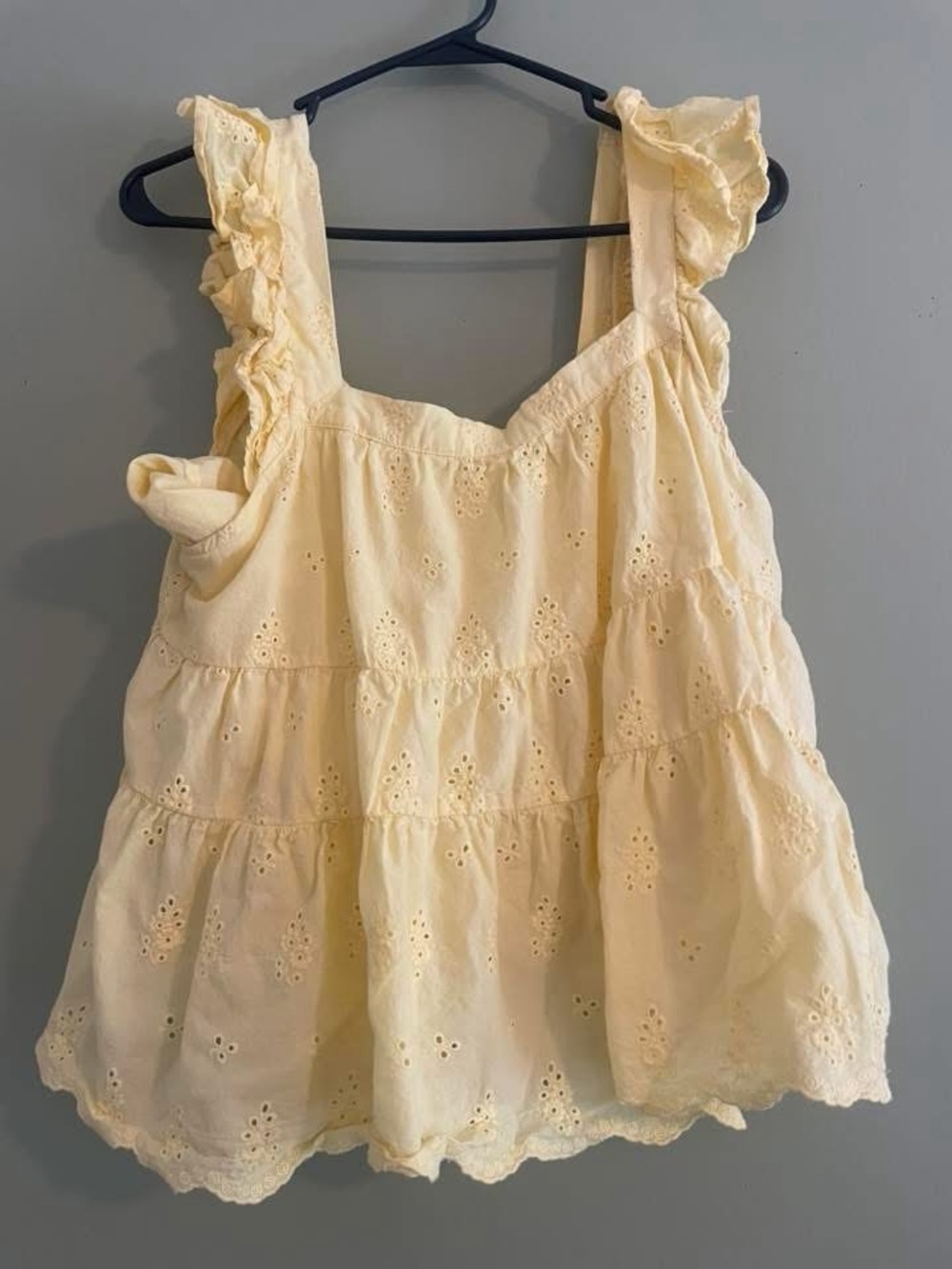 Francesca’s yellow top
